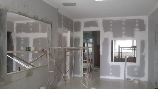 Pemasangan Partisi Ruangan